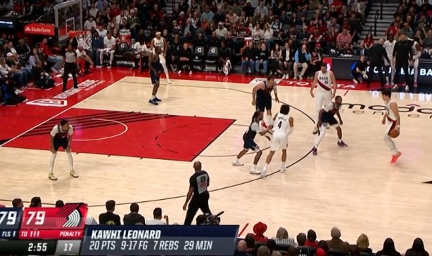 开云入口-连续57场了！伦纳德自投自抢翻身跳投再次拿到20+