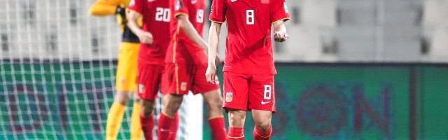 开云体育官网-国足重复犯错底线在哪儿？复刻中日战 头球成弱点