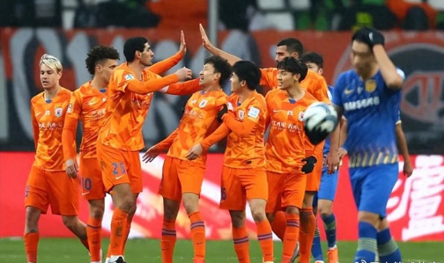 开云APP-鲁能锋线还有一位黑马新星，至今未在一线队亮相，有望接班刘彬彬|中超|闫恒烨|夏窗|阿尔瓦罗|山东泰山_新浪体育_新浪新闻