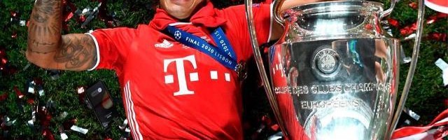 开云体育官网-33岁前红军中场蒂亚戈挂靴 曾随巴萨拜仁缔造辉煌