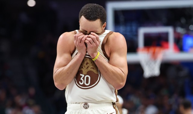 kaiyun-库里复出毫无益处！勇士图啥？为首轮游而毁掉抢字母哥的底牌？