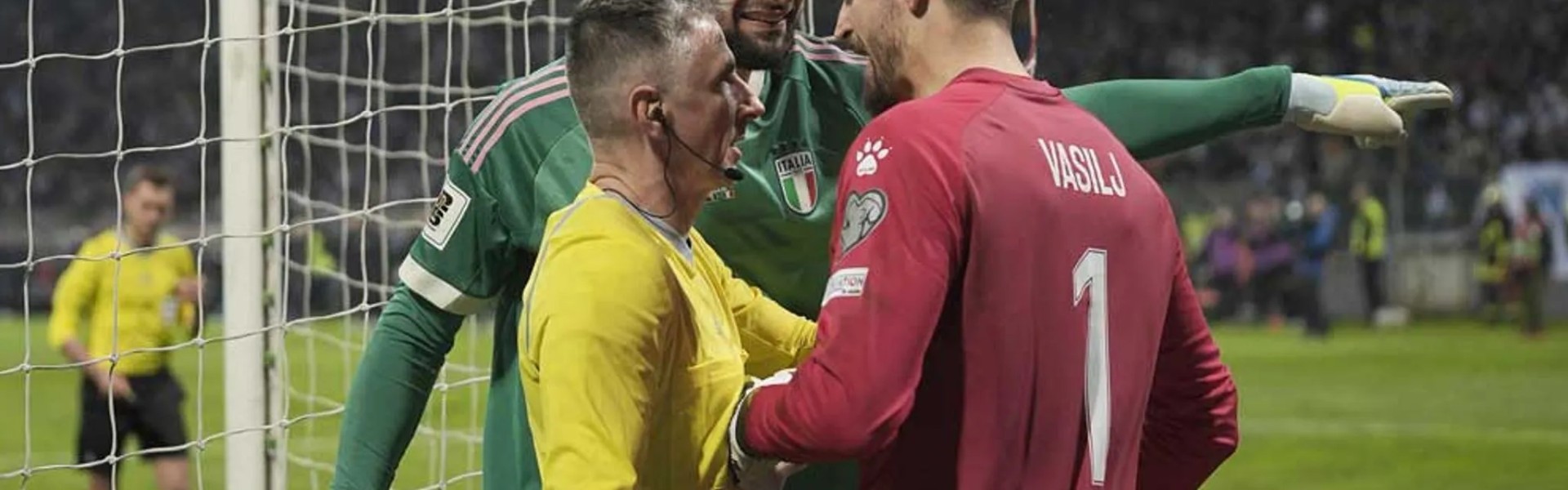 多纳鲁马试图撕毁对方门将小纸条，波黑媒体表达强烈不满