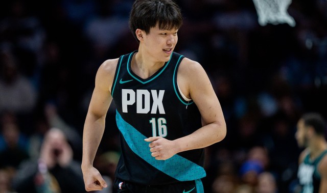 开云体育官网-收官战出战99秒！杨瀚森垃圾时间登场 没出手拿到1个篮板