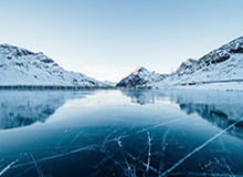 比赛尾声时，布伦特福德球迷对阿莫林高唱：你明早就下课